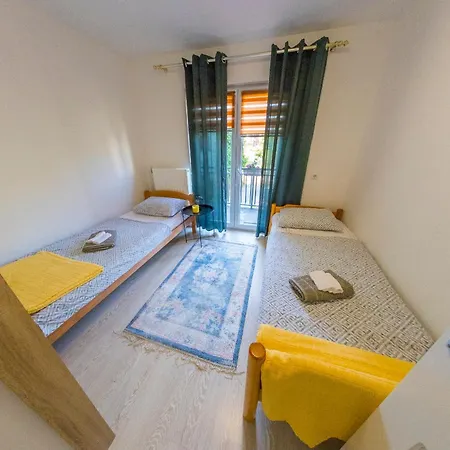 Apartment Ozimice 2 *